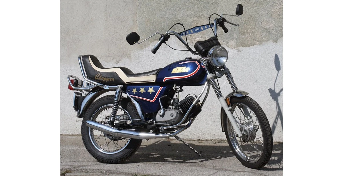 Une moto KTM L 80 Chopper