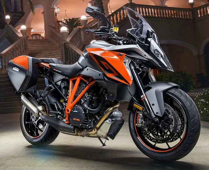 KTM 1290 SUPERDUKE GT 2017 - Motorcycle specifications, reviews, used