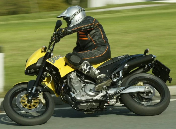 2004年式 KTM 640 DUKE II 過激ですが好調 KTM Duke II (1999-2006) Specs, Performance & Photos - autoevolution