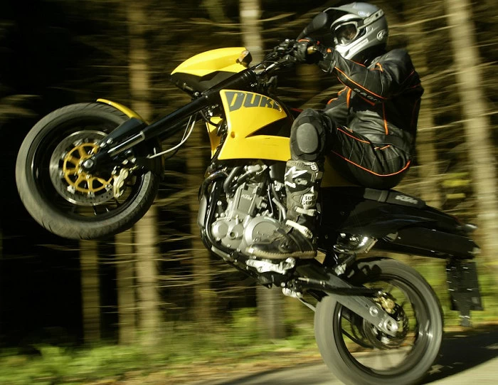 KTM 640 DUKE II 2005 - Motorcycle specifications, reviews, photos