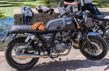 Foto del Mash 125 Black / British Seven 2022