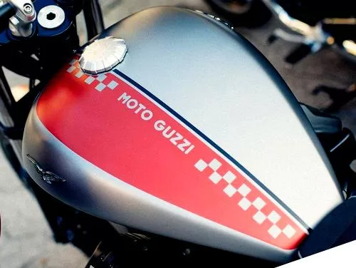 Foto de perfil del 850 V9 Bobber 2017 en color indefinido.