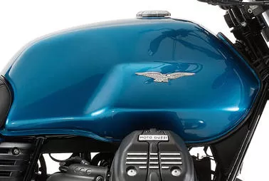 Foto de perfil del 750 V7 III Stone Night Pack 2019 en color indefinido.