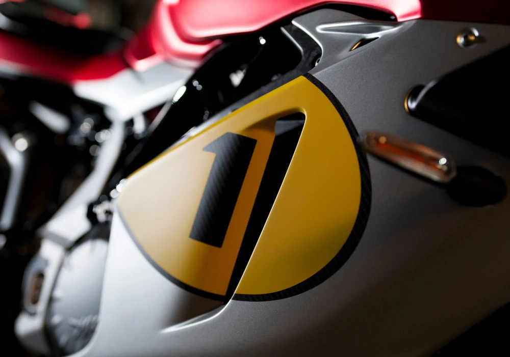 MV-Agusta Superveloce 1000 Ago 2025 - 34
