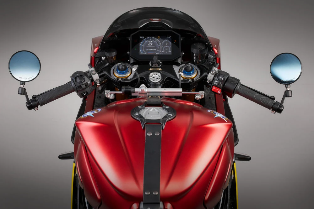 MV-Agusta Superveloce 1000 Ago 2025 - 4