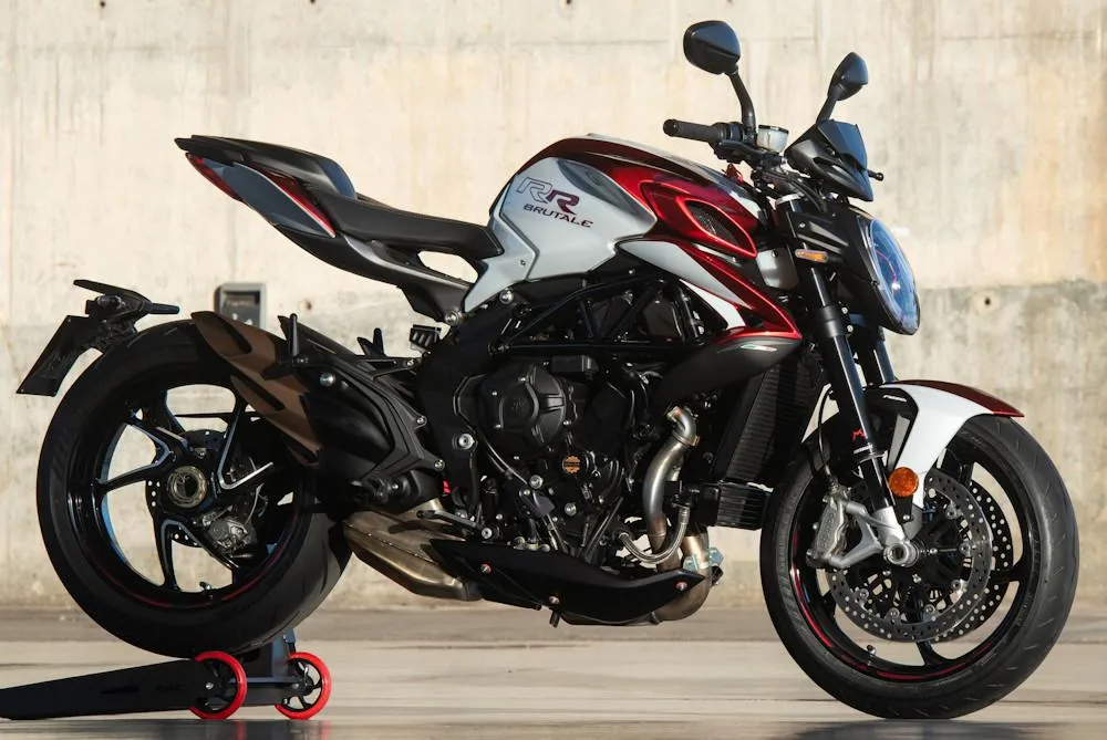 MV-Agusta 800 Brutale RR 2025 - Motorcycle specifications, reviews