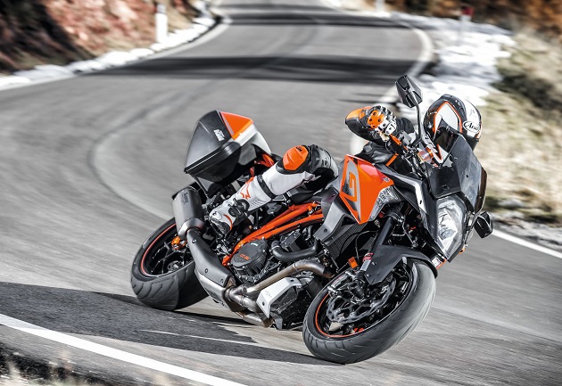 Soirée de lancement de la SuperDuke GT chez les distributeurs KTM.
