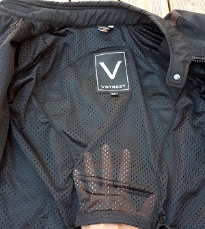 Essai V-Street Air Flow. Un blouson qui ne manque pas d'air.