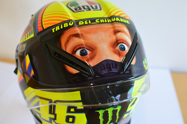 Double-face pour le casque de Rossi.