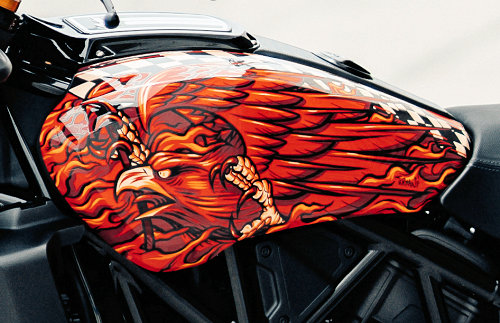 Indian habille ses FTR 1200 avec les coques Artist Series.