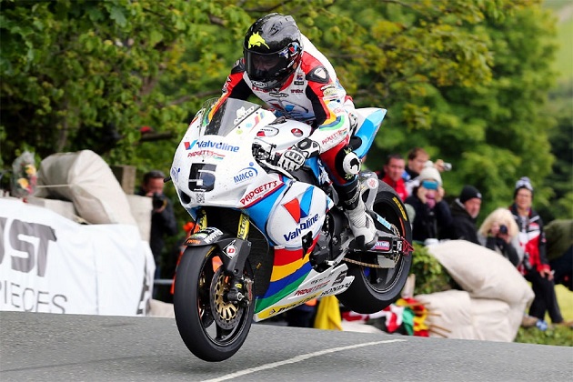 Tourist Trophy - Bruce Anstey remporte la course Superbike.