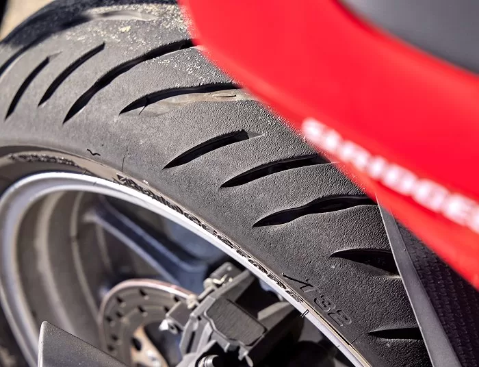 Essai du pneu Sport Touring Bridgestone T32
