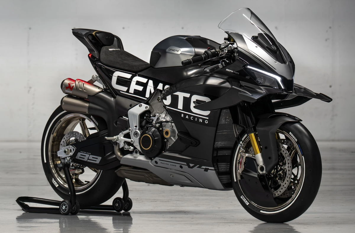 La moto sportive CFMOTO 1000 V4 SR-RR