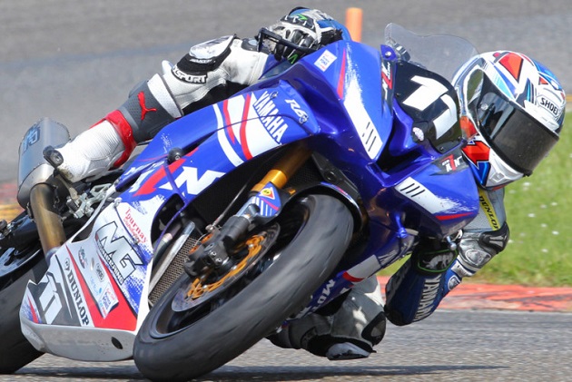 FSBK / Magny-Cours - Checa prend les rênes du championnat avec un doublé.