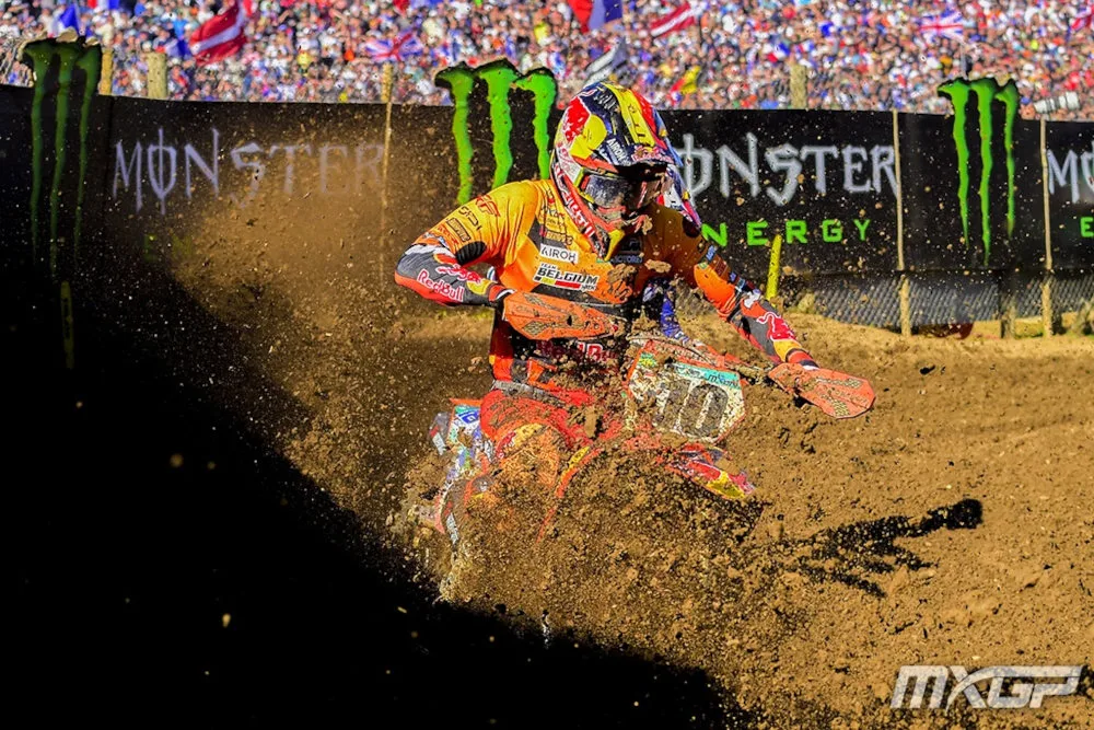 Lucas Coenen sur sa KTM pour l'équipe de Belgique