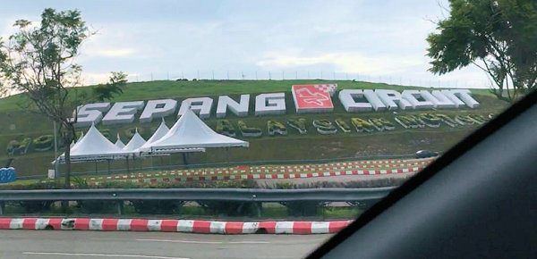 Sous l'emprise de Sepang, MC découvre une autre facette de l'Asie.