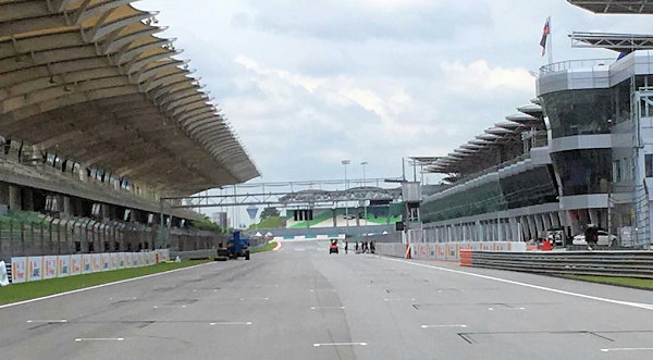Sous l'emprise de Sepang, MC découvre une autre facette de l'Asie.