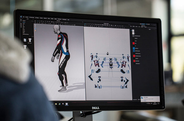 Dainese propose un service pour personnaliser son cuir.