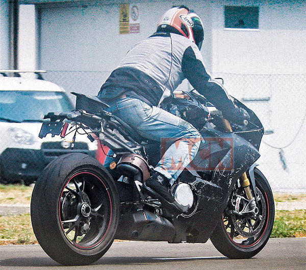 Ducati prépare activement sa future Panigale V4.