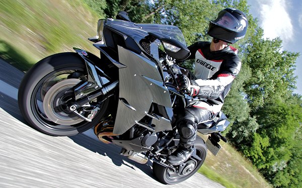 Test produit : ensemble Dainese et AGV pour la piste.