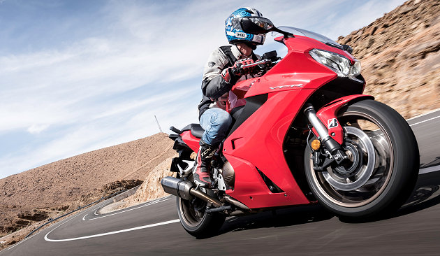 Le Bridgestone T31, pneu sport-touring, à l\'essai.