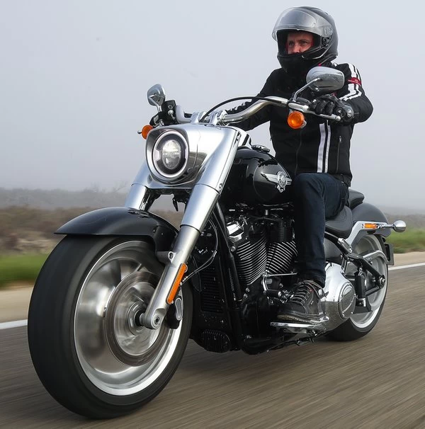 Immersion sportive chez les Harley-Davidson Softail.