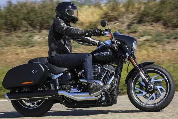 Immersion sportive chez les Harley-Davidson Softail.