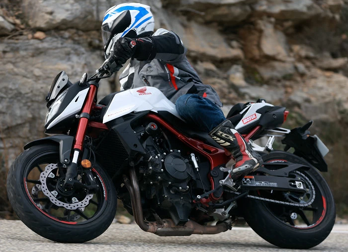 Essai de la Honda 750 Hornet - La piqure universelle.