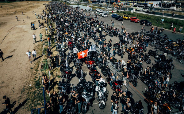 Harley-Davidson fête son 115ème anniversaire avec 110 000 fans.