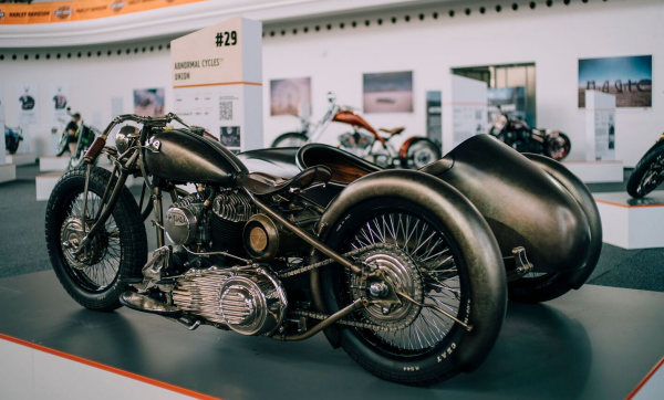 Harley-Davidson fête son 115ème anniversaire avec 110 000 fans.