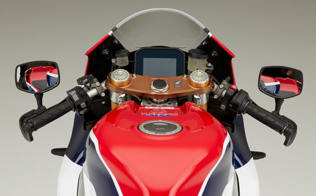 Honda dévoile la RC 213 V-S, sa MotoGP de route.