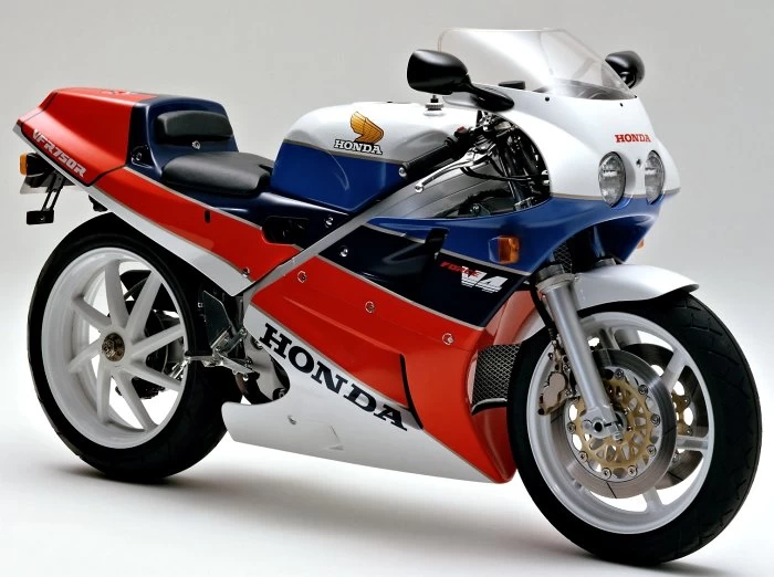 Honda VFR 750 R - RC 30