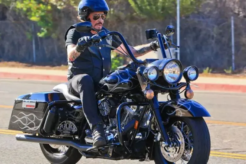 Johnny-Hallyday-Harley-Davidson-Moto