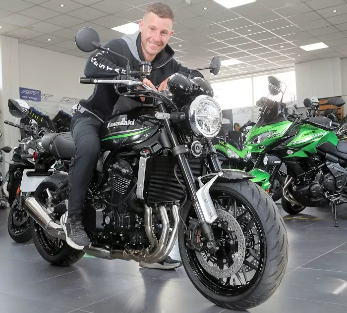 Jonathan Rea et sa Kawasaki Z 900 RS