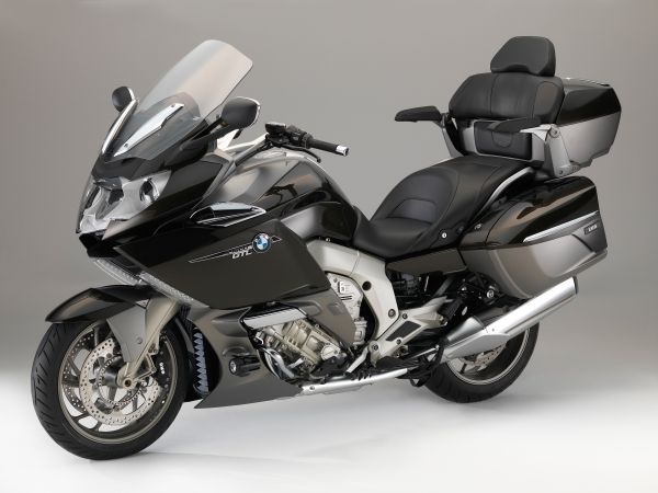 Petit coup de neuf sur les coloris et les options BMW.
