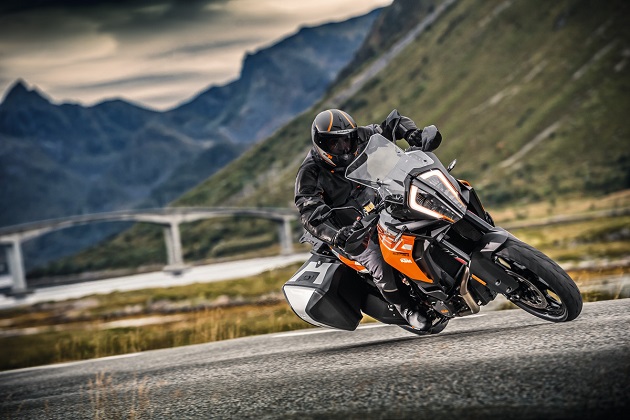 KTM 2017 - Coup de neuf sur les trails avec les Adventure 1090, 1090R et les Super Adventure 1290 T, S et R.