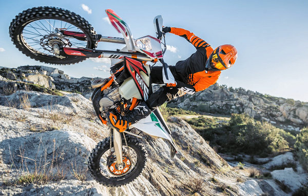 KTM dévoile sa gamme EXC 2020 et ses évolutions.
