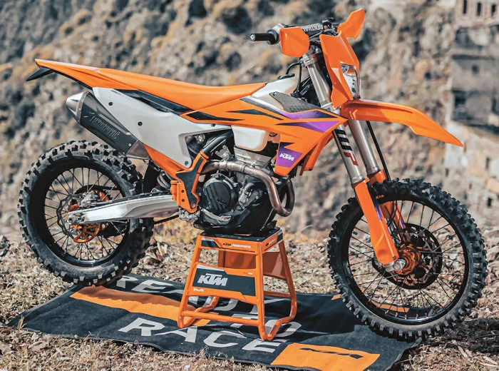 Les KTM enduro EXC largement revues pour 2024.