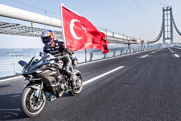 Les 400 km/h en Kawasaki H2R, c\'est fait !!!