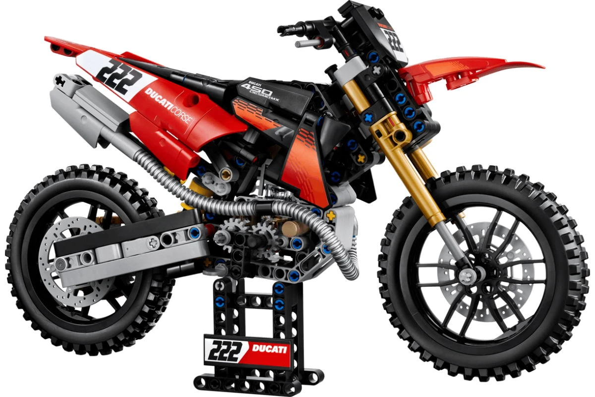 Un lego 42238 représentant une Ducati Desmo450 MX Factory
