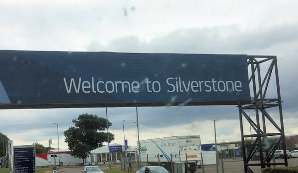 Les chroniques de MC - Silverstone droit devant.
