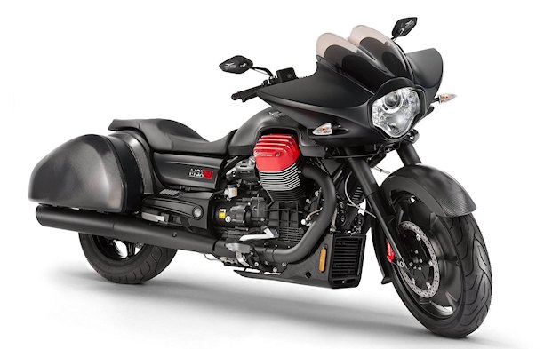 La Guzzi MGX-21 Flying Fortress prépare son approche.