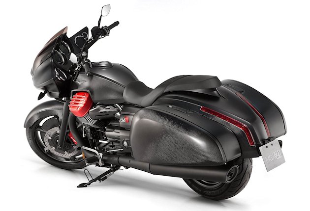 La Guzzi MGX-21 Flying Fortress prépare son approche.