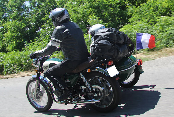 Voyage en Espagne avec le Mash 400 Family-side.