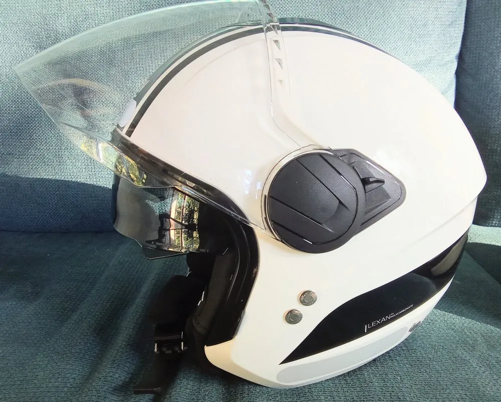 Un casque Nolan N20-2 VISOR
