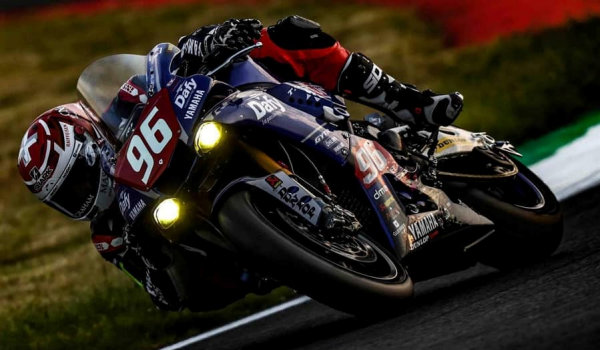 Le F.C.C. TSR Honda France remporte les 8 heures d'Oschersleben.