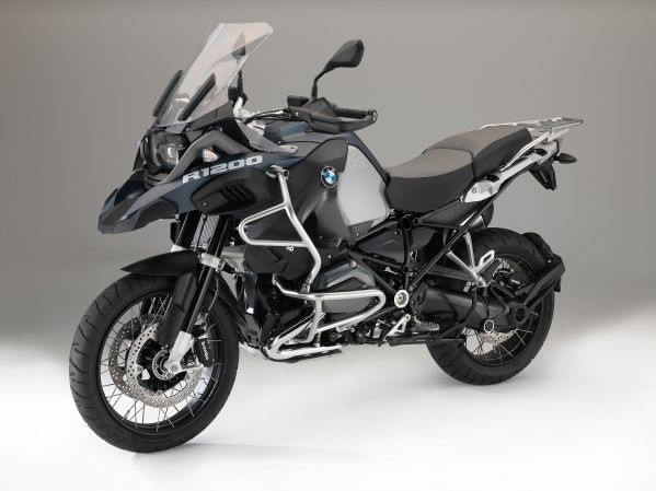 Petit coup de neuf sur les coloris et les options BMW.