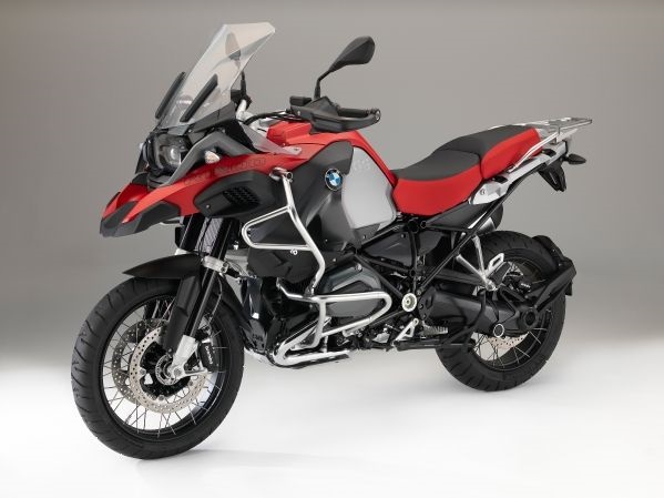 Petit coup de neuf sur les coloris et les options BMW.