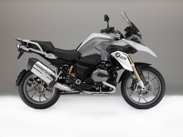 Petit coup de neuf sur les coloris et les options BMW.