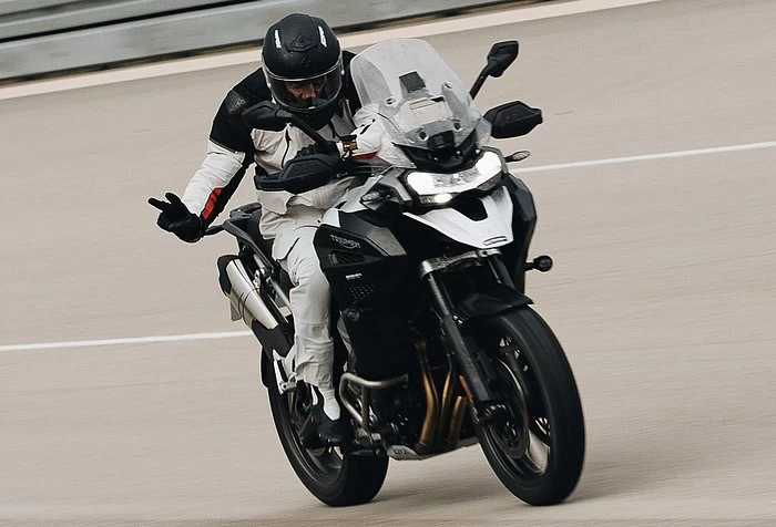 Ivan Cervantes et sa Triumph Tiger 1200 GT Explorer : 4 012 km en 24 heures.